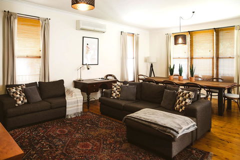 Morpeth Cottage - Australian Directory 23