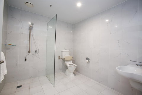 The Lucky Hotel - Australian Directory 36