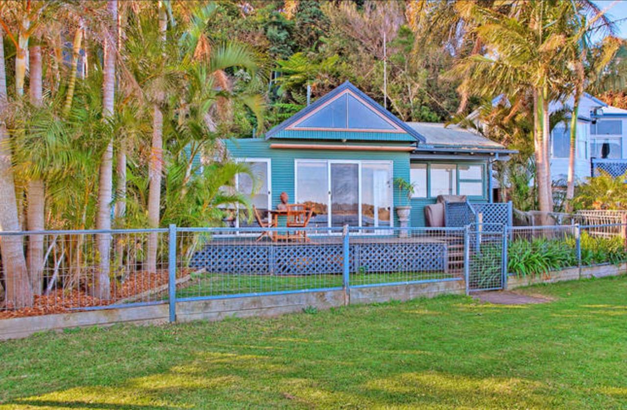 Croudace Bay NSW Australian Directory