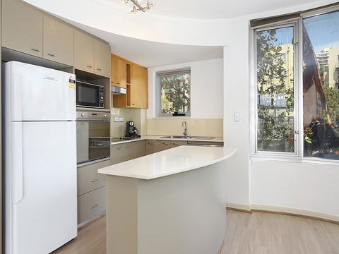 Lower Bridge And Sails - Executive 2BR Darlinghurst Apartment With Balcony And Rooftop Views - Australian Directory 3