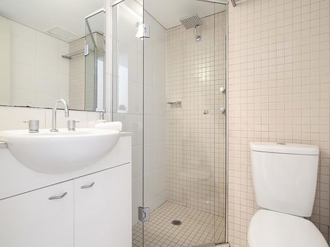 Lower Bridge And Sails - Executive 2BR Darlinghurst Apartment With Balcony And Rooftop Views - Australian Directory 9