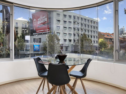 Lower Bridge And Sails - Executive 2BR Darlinghurst Apartment With Balcony And Rooftop Views - Australian Directory 1
