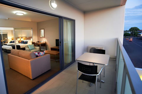 Quest Dubbo - Australian Directory 33