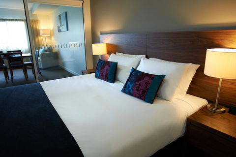 Quest Dubbo - Australian Directory 32