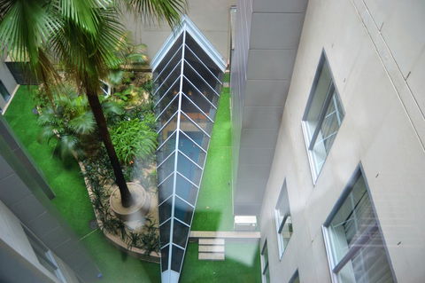 Radisson Blu Plaza Hotel Sydney - Australian Directory 42