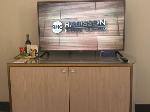 Radisson Blu Plaza Hotel Sydney - Australian Directory 41