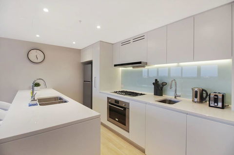 Brand New 3 Bedrooms Apt With Waterfront View - Australian Directory 7