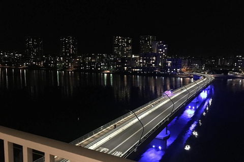 Brand New 3 Bedrooms Apt With Waterfront View - Australian Directory 14