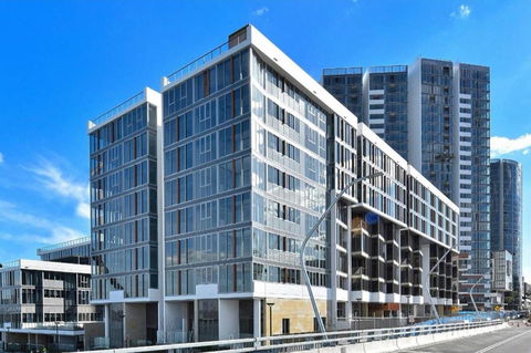 Brand New 3 Bedrooms Apt With Waterfront View - Australian Directory 17