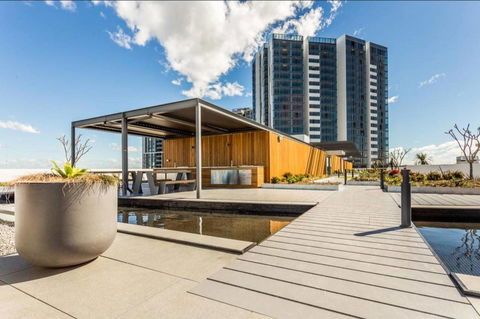 Brand New 3 Bedrooms Apt With Waterfront View - Australian Directory 4