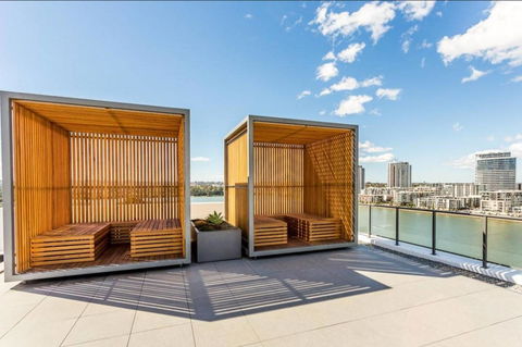Brand New 3 Bedrooms Apt With Waterfront View - Australian Directory 2