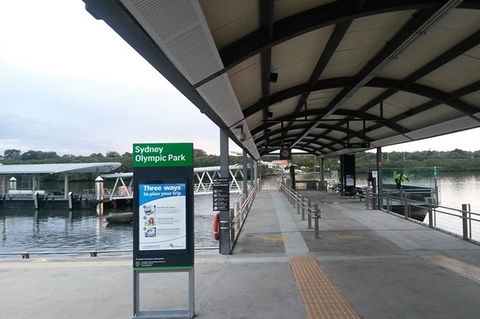 Brand New 3 Bedrooms Apt With Waterfront View - Australian Directory 15