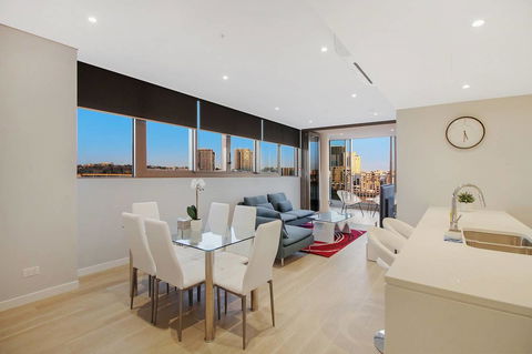 Brand New 3 Bedrooms Apt With Waterfront View - Australian Directory 6