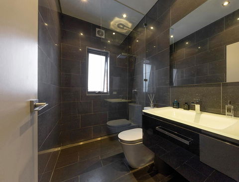 BONDI BEACH PRIME 1 Bedroom + Sunroom - Australian Directory 1