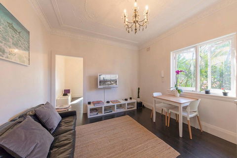 BONDI BEACH PRIME 1 Bedroom + Sunroom - Australian Directory 3