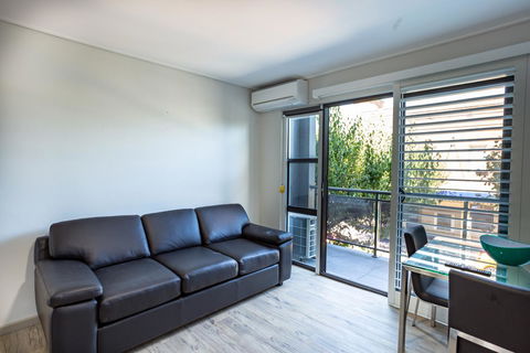 Hamilton On Beaumont - Australian Directory 43