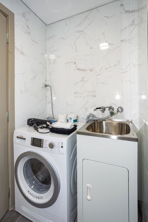 Hamilton On Beaumont - Australian Directory 6