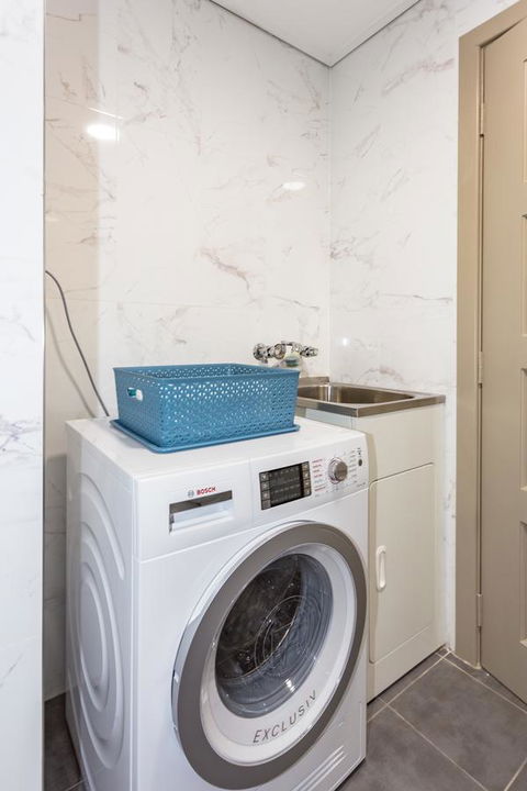 Hamilton On Beaumont - Australian Directory 35