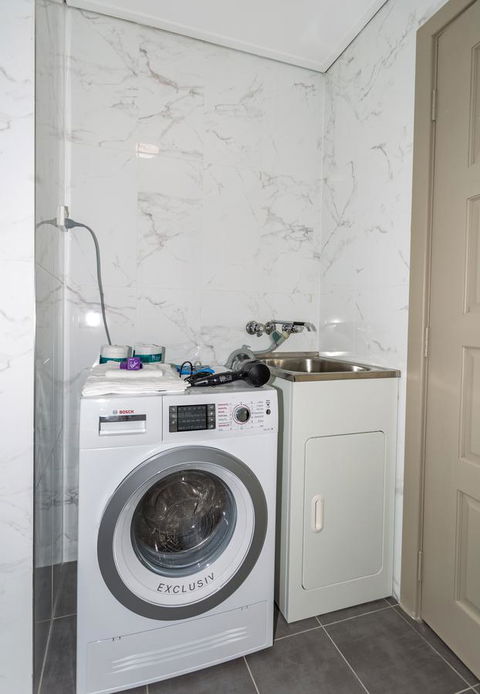 Hamilton On Beaumont - Australian Directory 25