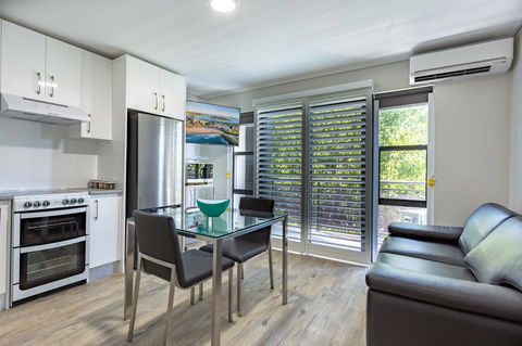 Hamilton On Beaumont - Australian Directory 34