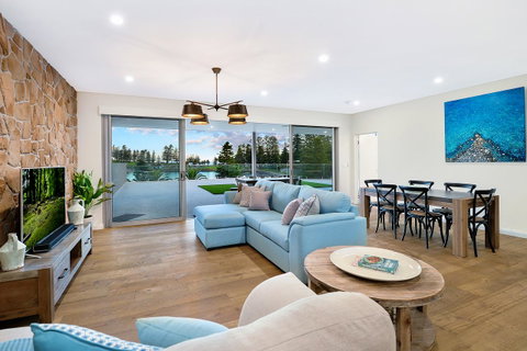 Belle Vue- Penthouse At Black Beach - Australian Directory 5
