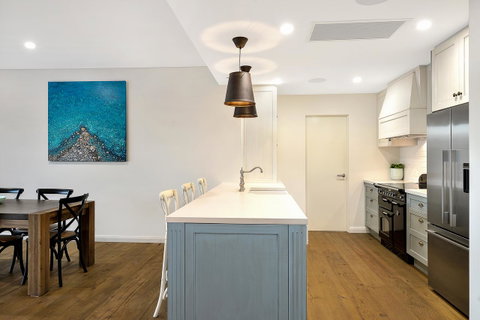 Belle Vue- Penthouse At Black Beach - Australian Directory 6