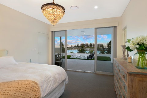 Belle Vue- Penthouse At Black Beach - Australian Directory 11
