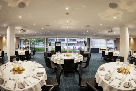Novotel Sydney Darling Square - Australian Directory 23