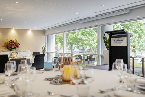Novotel Sydney Darling Square - Australian Directory 24