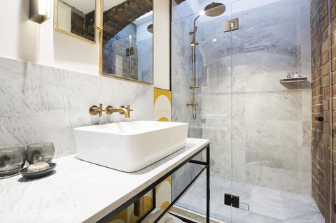 Crystalbrook Albion - Australian Directory 24