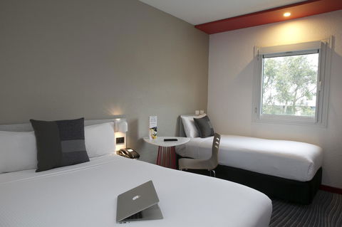 Ibis Sydney Airport - Australian Directory 6