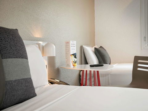 Ibis Sydney Airport - Australian Directory 32