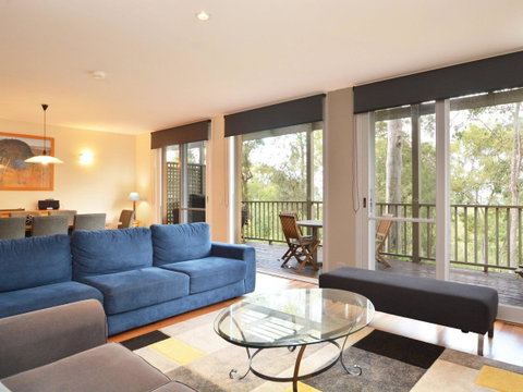 Villa De Saran Located Within Cypress Lakes - Australian Directory 0