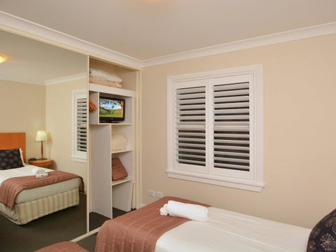 Villa De Saran Located Within Cypress Lakes - Australian Directory 10