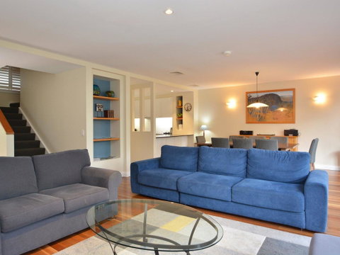 Villa De Saran Located Within Cypress Lakes - Australian Directory 11