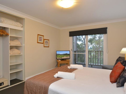 Villa De Saran Located Within Cypress Lakes - Australian Directory 1