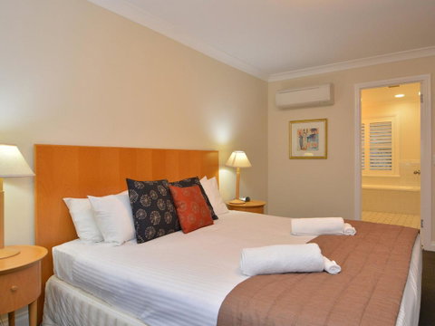 Villa De Saran Located Within Cypress Lakes - Australian Directory 5
