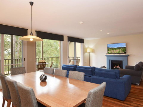 Villa De Saran Located Within Cypress Lakes - Australian Directory 6
