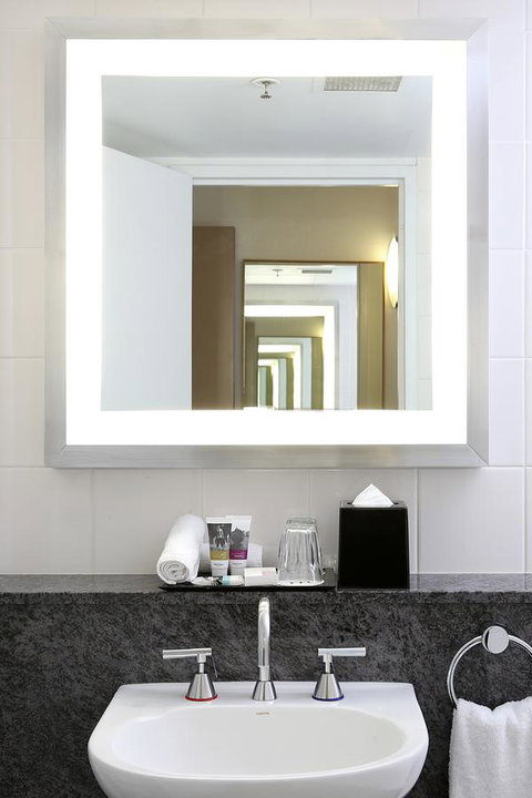 Mercure Sydney - Australian Directory 36