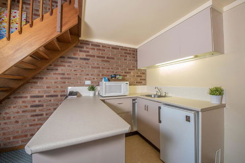 Alpine Gables - Australian Directory 27