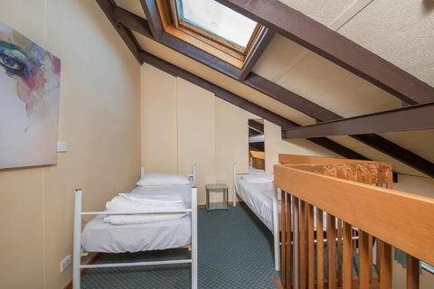 Alpine Gables - Australian Directory 28