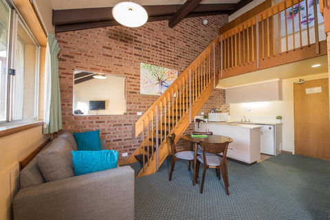 Alpine Gables - Australian Directory 30