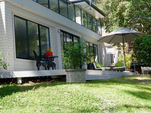 The Retreat At Palm Beach - Australian Directory 1