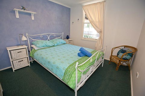 Bush & Bay Cottage - Australian Directory 20