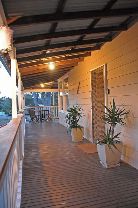 Bush & Bay Cottage - Australian Directory 19