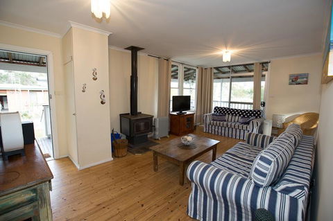 Bush & Bay Cottage - Australian Directory 7