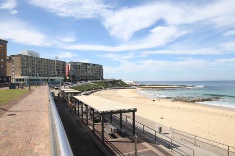 Arena Luxury Beachfront Apartment - Australian Directory 32