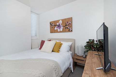 Arena Luxury Beachfront Apartment - Australian Directory 24