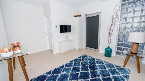 SUNSET@CORLETTE - Australian Directory 15