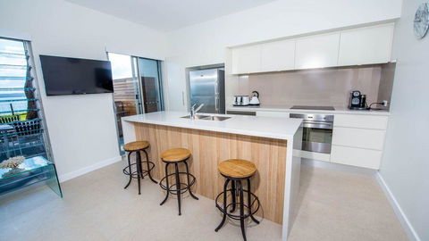 SUNSET@CORLETTE - Australian Directory 6